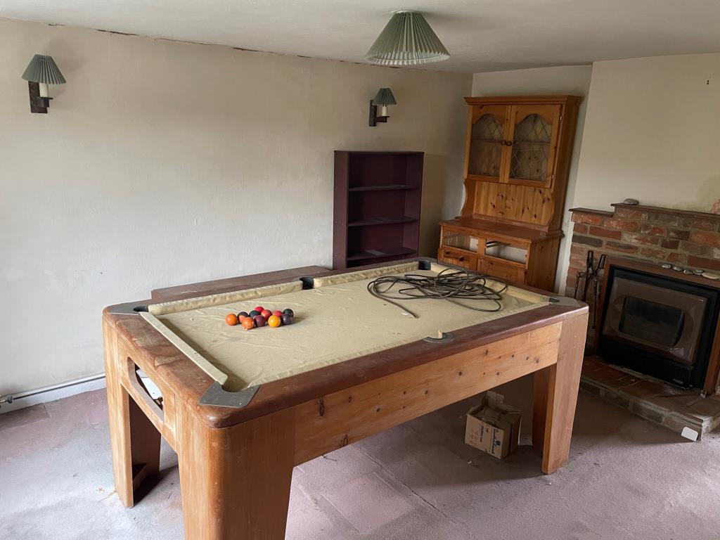 Lot: 71 - DETACHED COTTAGE FOR IMPROVEMENT - dining room